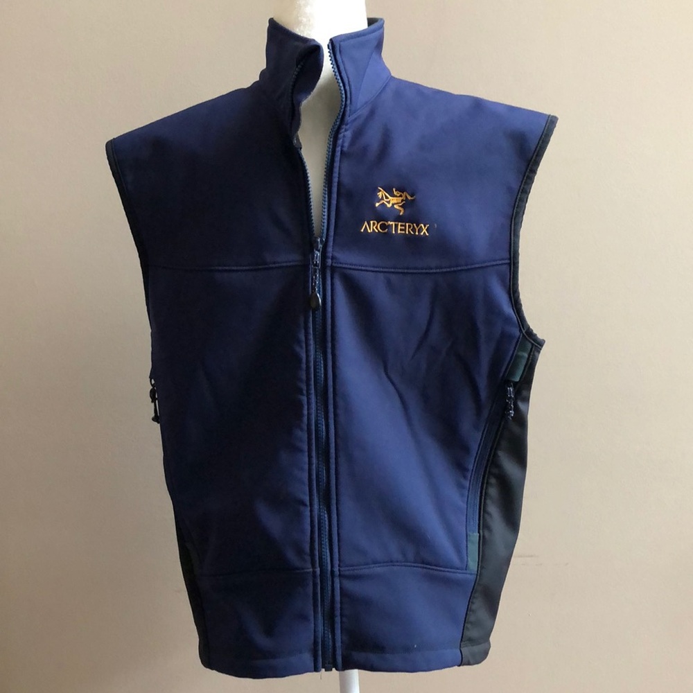 Arc’teryx men’s navy vest, Sz M, VGUC